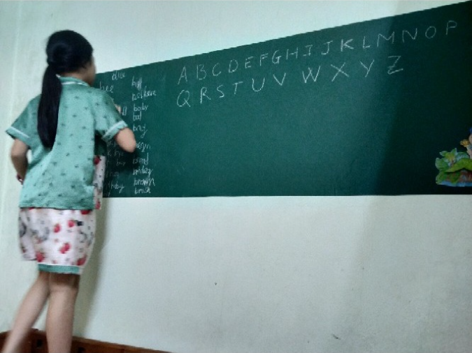 Decal Bảng Xanh Lá Dán Tường Viết Phấn – Tự Dán, Lau Sạch Dễ Dàng, Dán Trên Mọi Bề Mặt, Phù Hợp Học Tập & Trang Trí Sáng Tạo Cho Bé ( Nhiều Size ) - Hình ảnh 4