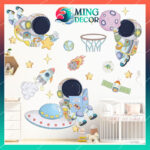 Decal Dán Tường Phi Hành Gia Chơi Bóng Rổ – Trang Trí Phòng Bé Sáng Tạo & Vui Nhộn