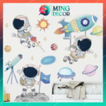 Decal Dán Tường Phi Hành Gia Bay Lượn – Trang Trí Phòng Bé Chủ Đề Không Gian Vũ Trụ