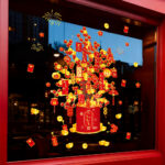 Decal Tết Cây Lộc 2026 – Bao Lì Xì & Thỏi Vàng May Mắn | Hít Tĩnh Điện | Khổ 60×90 cm Trang Trí Cửa Kính Tết